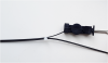 Зажим для  FTTH кабеля S-clamp обеспечивает максимально надежное крепление и сохранность оболочки кабеля.